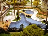 piscina com pessoas num clube